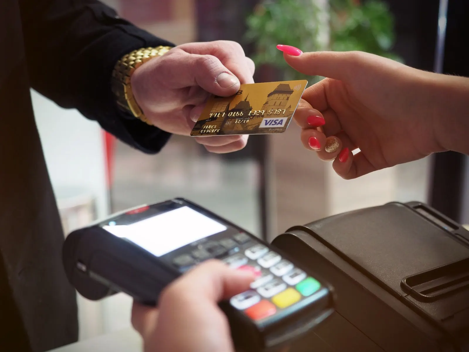 Card payment terminal staying online during an internet outage