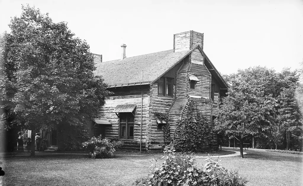 Historic log cabin in Palmer Park, Detroit