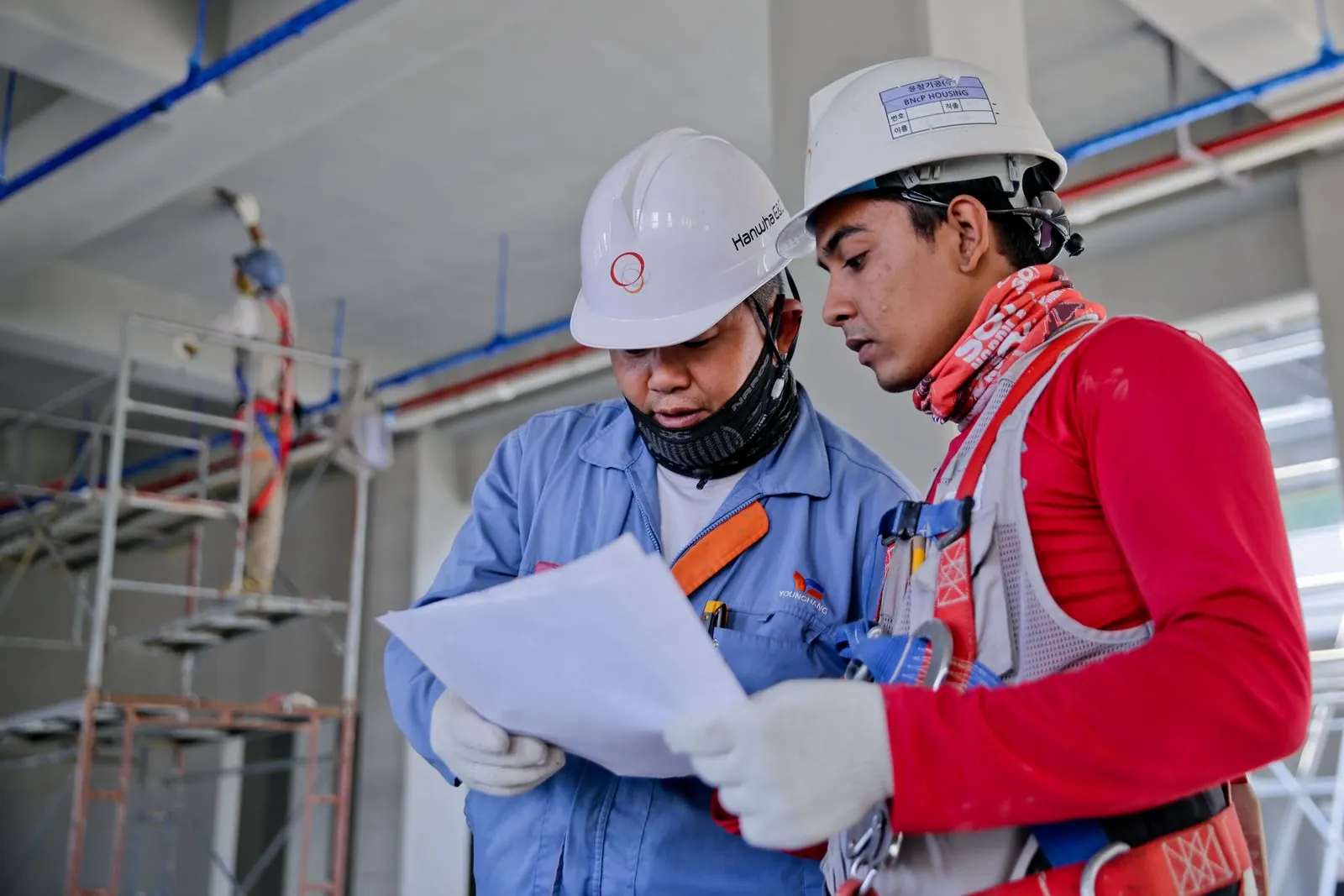 Construction crew using portable Wi-Fi at a job site