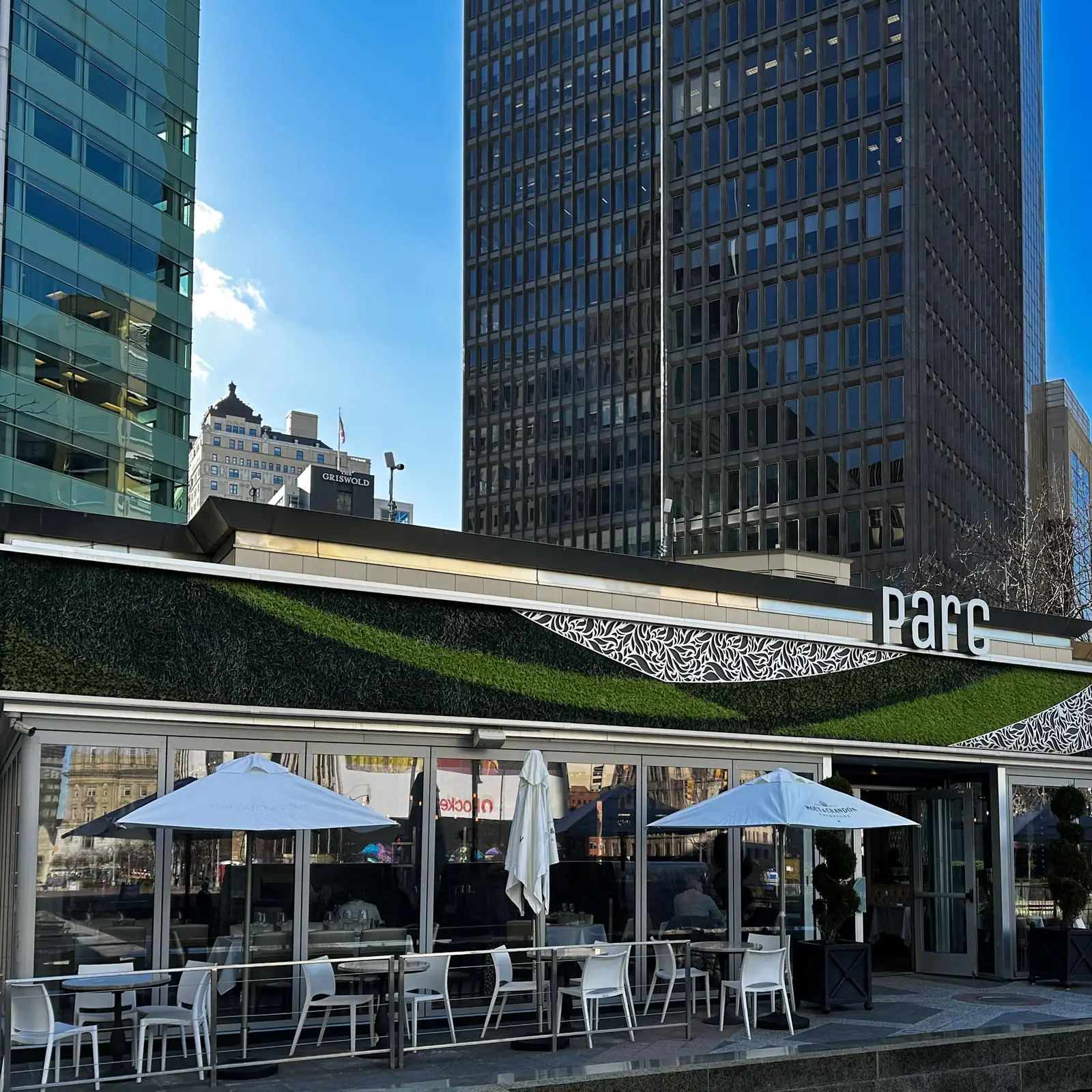 Patio dining in downtown Royal Oak with Wi-Fi
